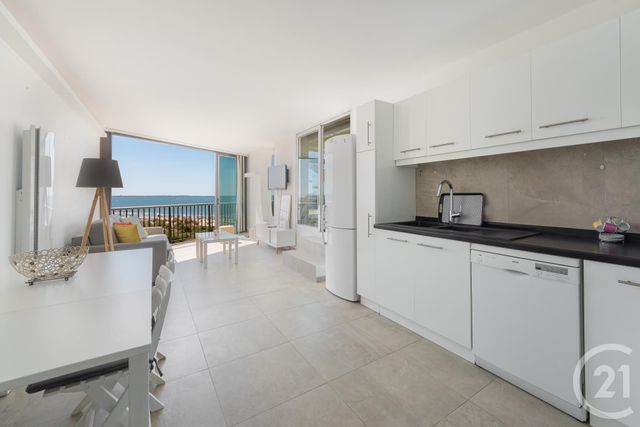 Afficher la photo en grand Appartement T4 à louer - 4 pièces - 100.0 m2 - LA GRANDE MOTTE - 34 - LANGUEDOC-ROUSSILLON - Century 21 Rouvière Immobilier