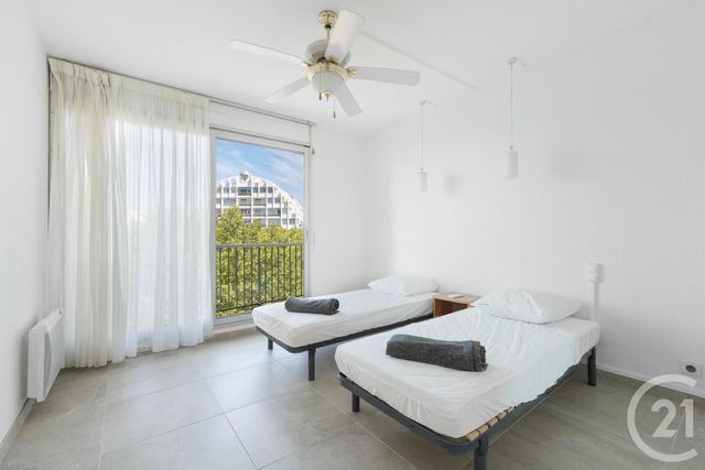 Afficher la photo en grand Appartement T4 à louer - 4 pièces - 100.0 m2 - LA GRANDE MOTTE - 34 - LANGUEDOC-ROUSSILLON - Century 21 Rouvière Immobilier
