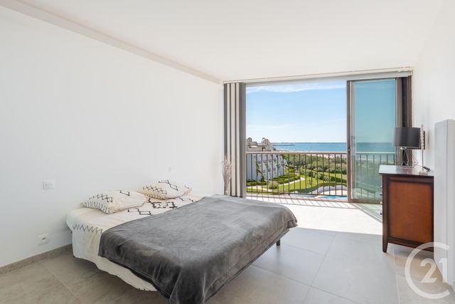 Afficher la photo en grand Appartement T4 à louer - 4 pièces - 100.0 m2 - LA GRANDE MOTTE - 34 - LANGUEDOC-ROUSSILLON - Century 21 Rouvière Immobilier