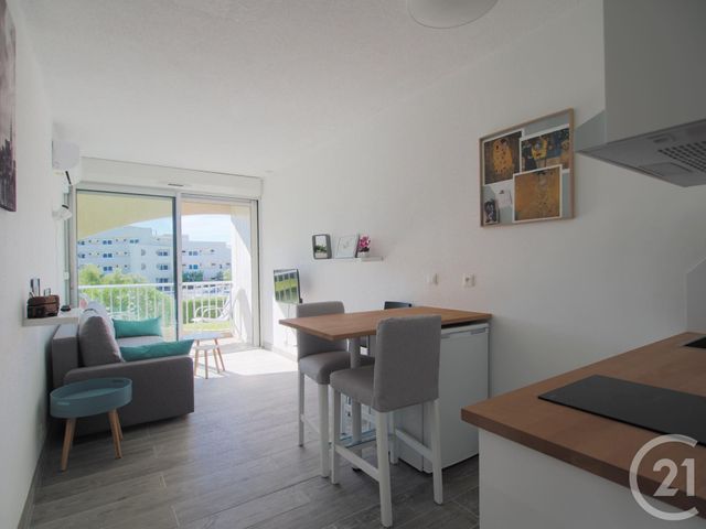 Afficher la photo en grand Studio à louer - 1 pièce - 18.0 m2 - LA GRANDE MOTTE - 34 - LANGUEDOC-ROUSSILLON - Century 21 Rouvière Immobilier