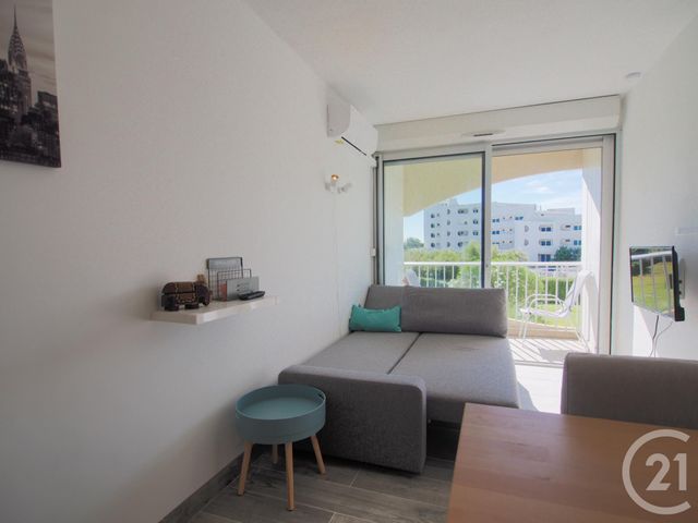 Afficher la photo en grand Studio à louer - 1 pièce - 18.0 m2 - LA GRANDE MOTTE - 34 - LANGUEDOC-ROUSSILLON - Century 21 Rouvière Immobilier