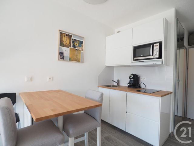 Afficher la photo en grand Studio à louer - 1 pièce - 18.0 m2 - LA GRANDE MOTTE - 34 - LANGUEDOC-ROUSSILLON - Century 21 Rouvière Immobilier