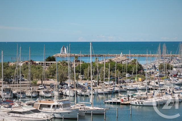 Afficher la photo en grand Appartement T2 à vendre - 2 pièces - 37.0 m2 - LA GRANDE MOTTE - 34 - LANGUEDOC-ROUSSILLON - Century 21 Rouvière Immobilier