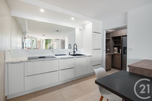 Appartement T4 à vendre - 4 pièces - 100.25 m2 - LA GRANDE MOTTE - 34 - LANGUEDOC-ROUSSILLON - Century 21 Rouvière Immobilier