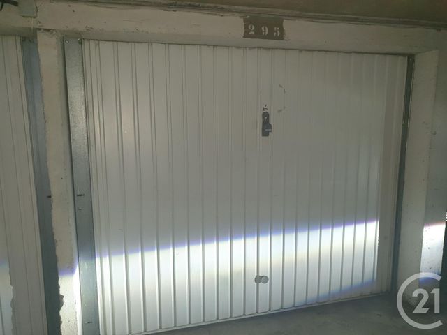 Afficher la photo en grand parking à louer - 12.0 m2 - LA GRANDE MOTTE - 34 - LANGUEDOC-ROUSSILLON - Century 21 Rouvière Immobilier